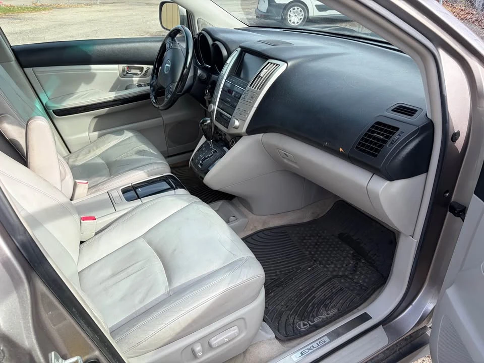 2004 Lexus RX 2nd Gen - Image 9 of 10