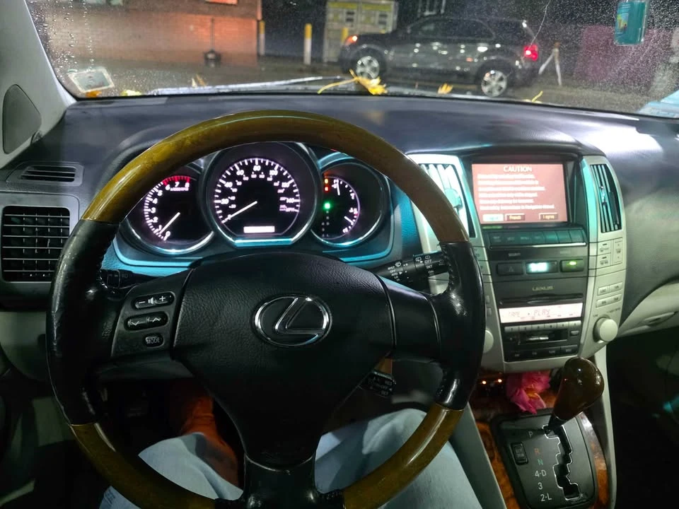 2004 Lexus RX 2nd Gen - Image 4 of 5