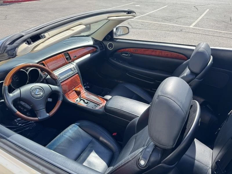 2004 Lexus SC430 - Image 3 of 4