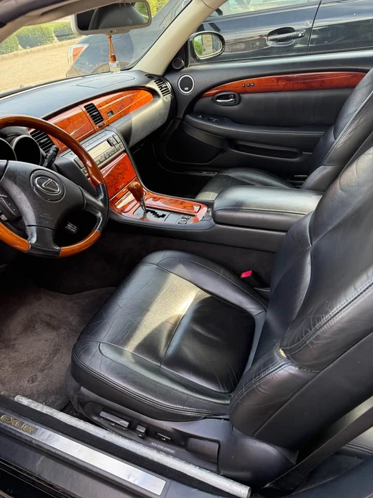 2004 Lexus SC430 - Image 9 of 10