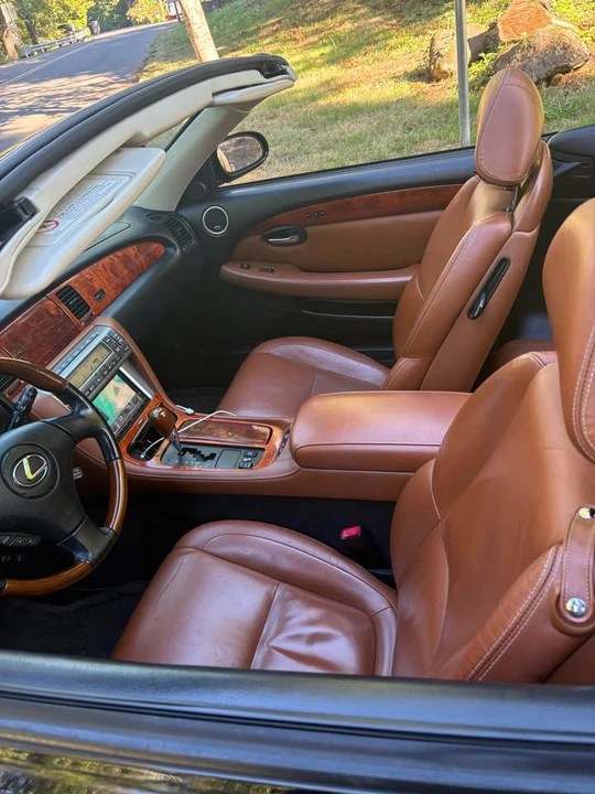 2004 Lexus SC430 - Image 9 of 12