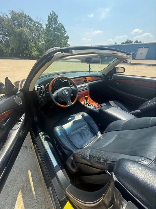 2004 Lexus SC430 - Image 9 of 16