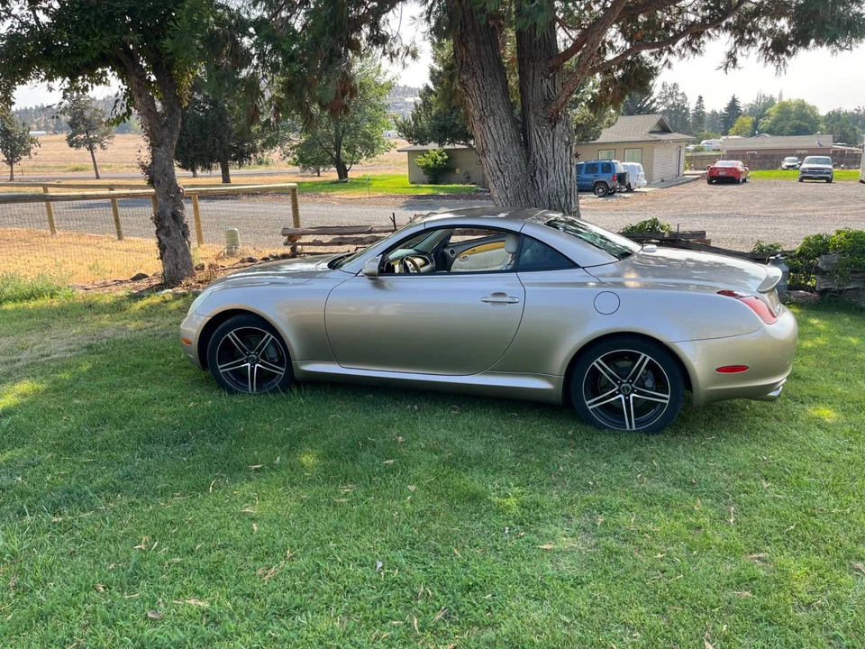 2004 Lexus SC430 - Image 2 of 10