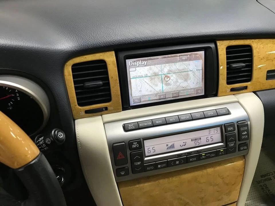 2004 Lexus SC430 - Image 10 of 14