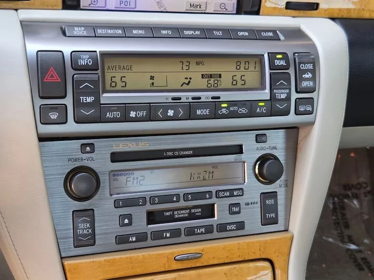 2004 Lexus SC430 - Image 9 of 12