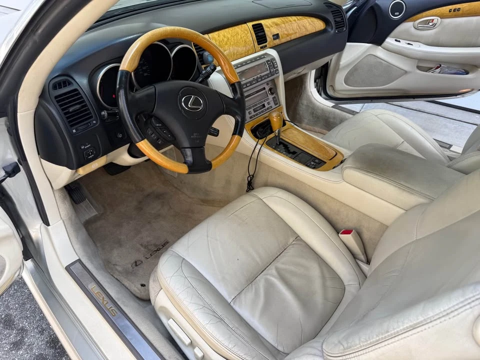 2004 Lexus SC430 - Image 4 of 10