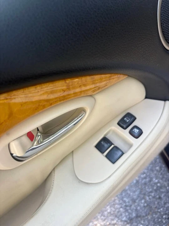 2004 Lexus SC430 - Image 19 of 20