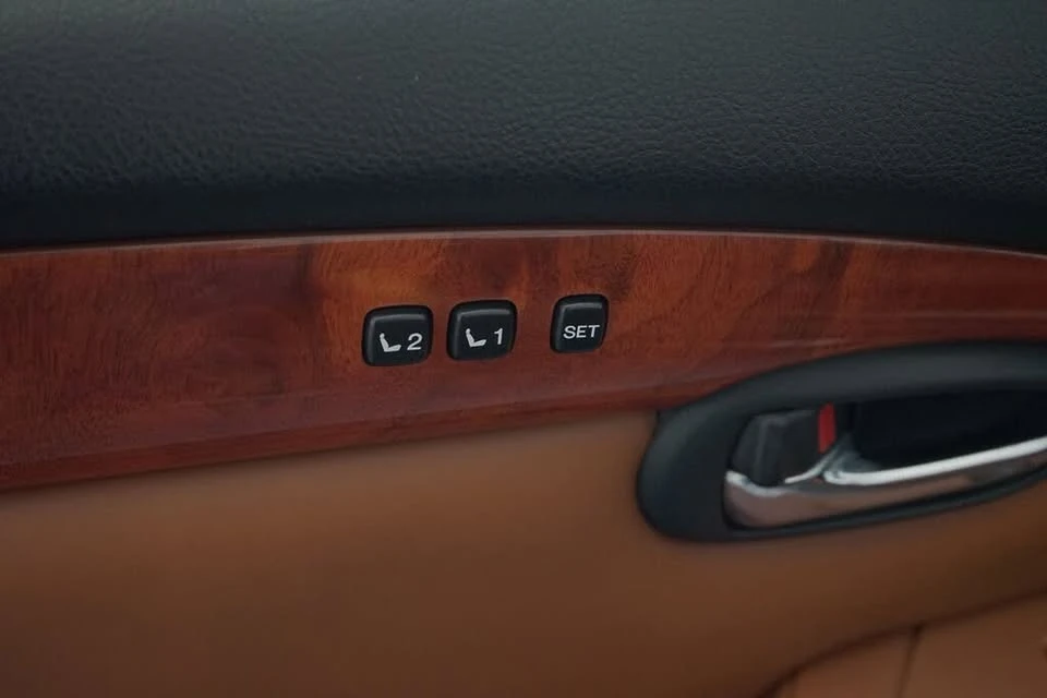 2004 Lexus SC430 - Image 16 of 20