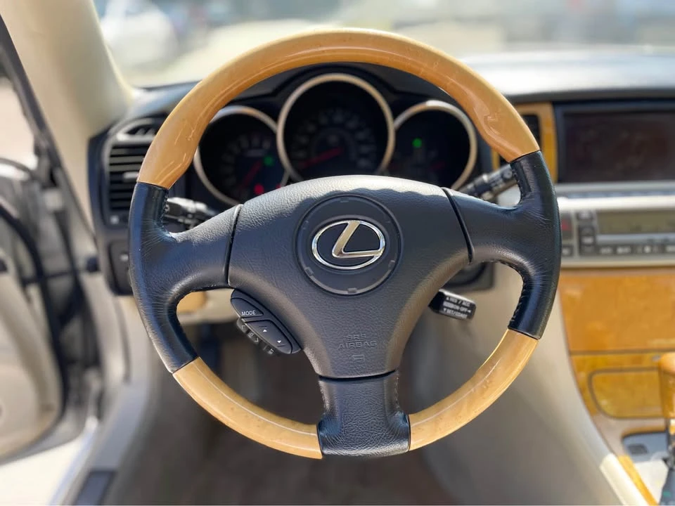 2004 Lexus SC430 - Image 10 of 20