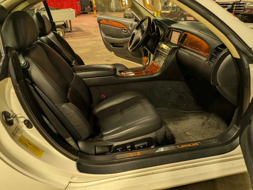 2004 Lexus SC430 - Image 9 of 12