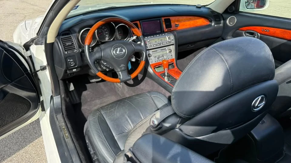 2004 Lexus SC430 - Image 10 of 20