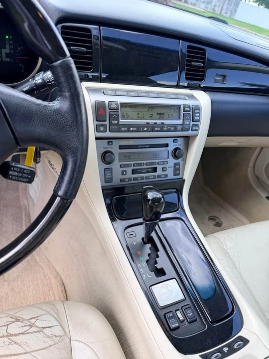 2004 Lexus SC430 - Image 11 of 13