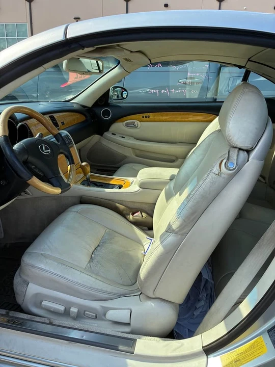 2004 Lexus SC430 - Image 5 of 6