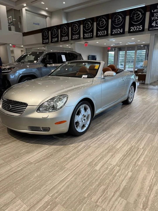 2004 Lexus SC430 - Image 3 of 5