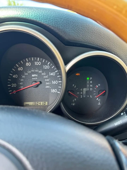 2004 Lexus SC430 - Image 10 of 11