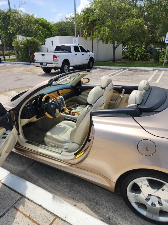 2004 Lexus SC430 - Image 5 of 18