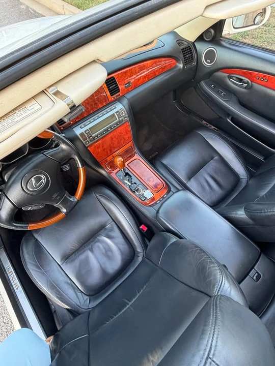 2004 Lexus SC430 - Image 10 of 15