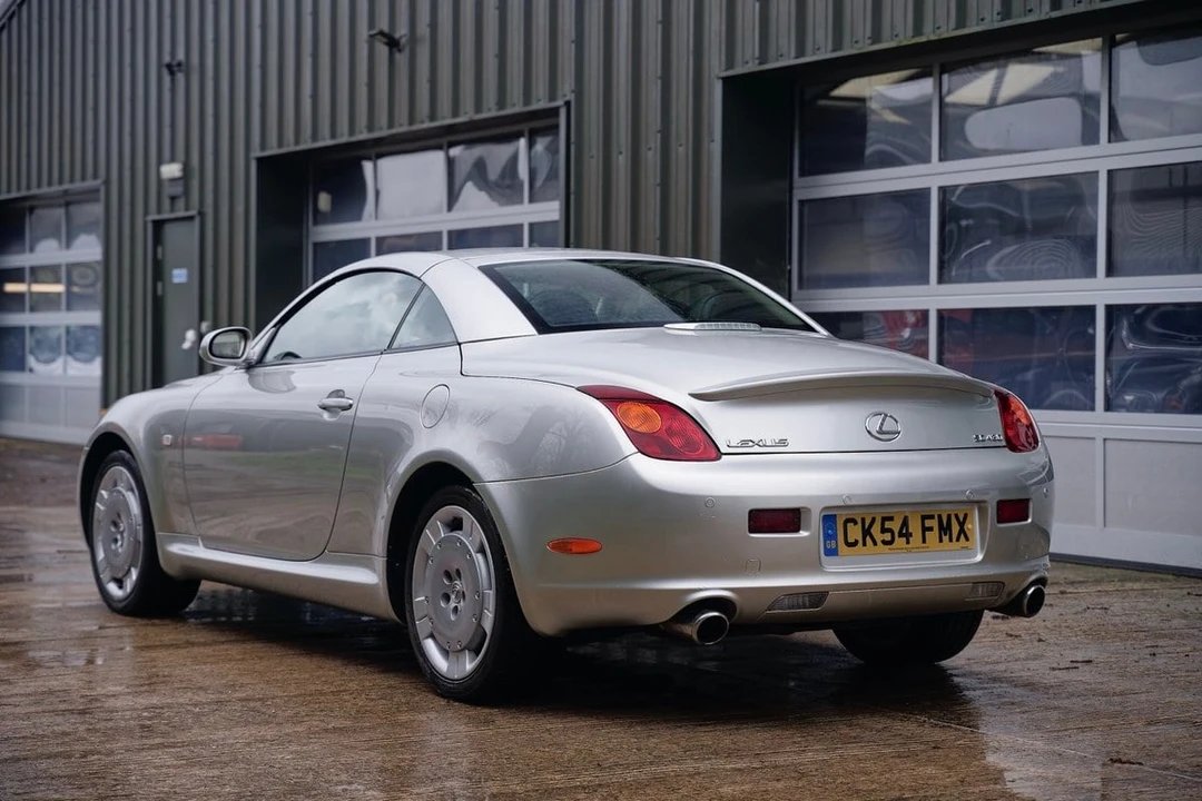 2004 Lexus SC430 - Image 11 of 30
