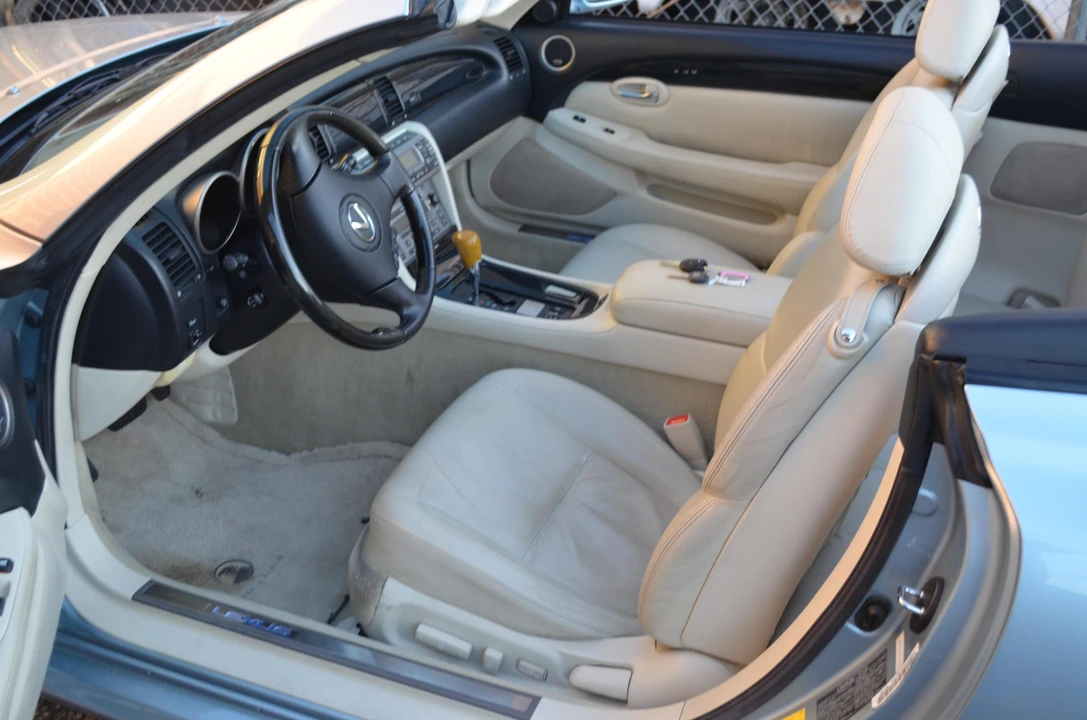 2004 Lexus SC430 - Image 24 of 31