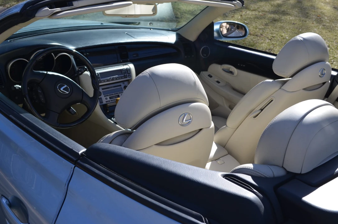 2004 Lexus SC430 - Image 21 of 31