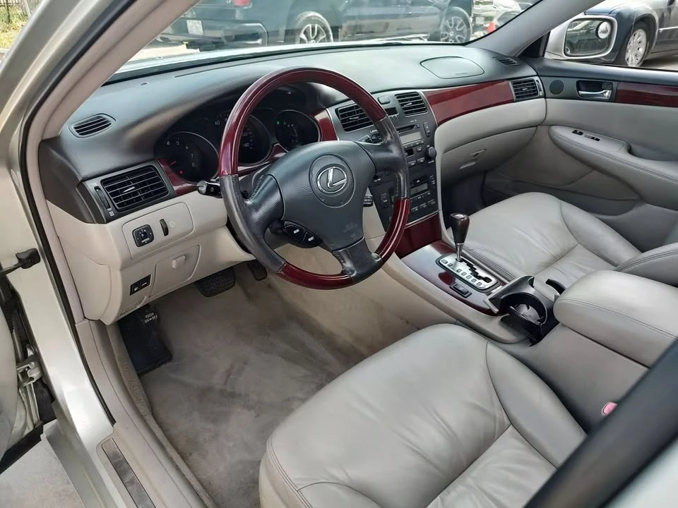 2004 Lexus ES 3rd Gen - Image 15 of 20
