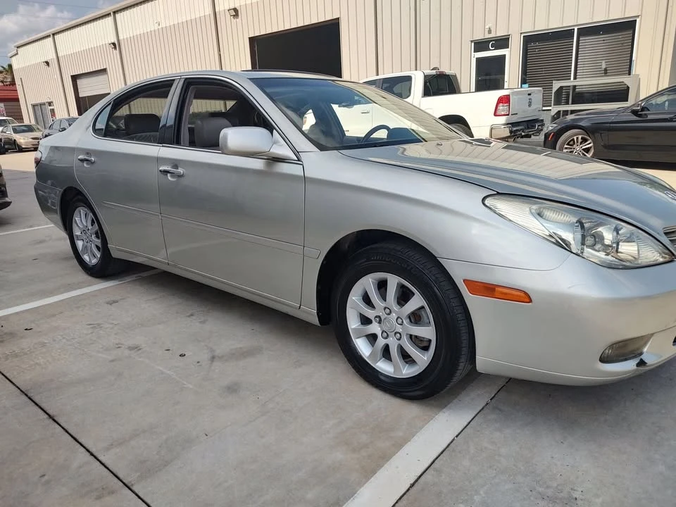 2004 Lexus ES 3rd Gen - Image 9 of 20
