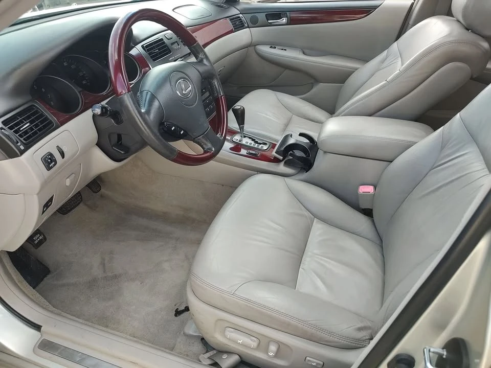 2004 Lexus ES 3rd Gen - Image 13 of 20