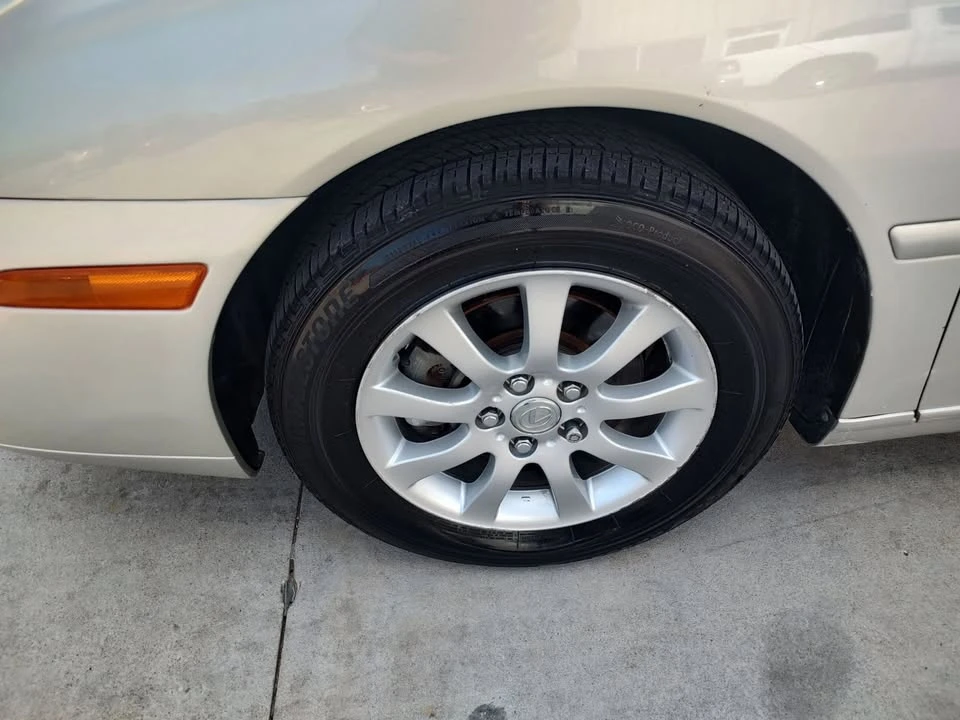 2004 Lexus ES 3rd Gen - Image 12 of 20