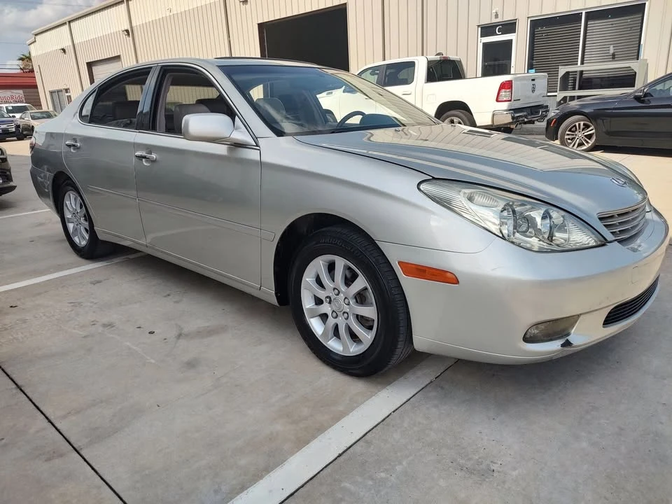 2004 Lexus ES 3rd Gen - Image 3 of 20