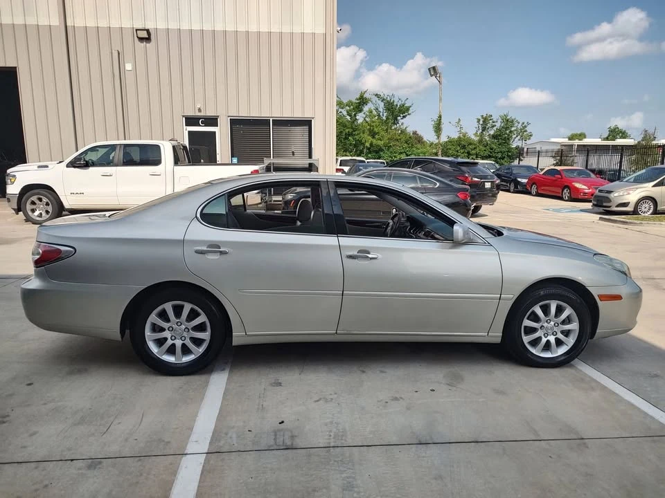 2004 Lexus ES 3rd Gen - Image 11 of 20