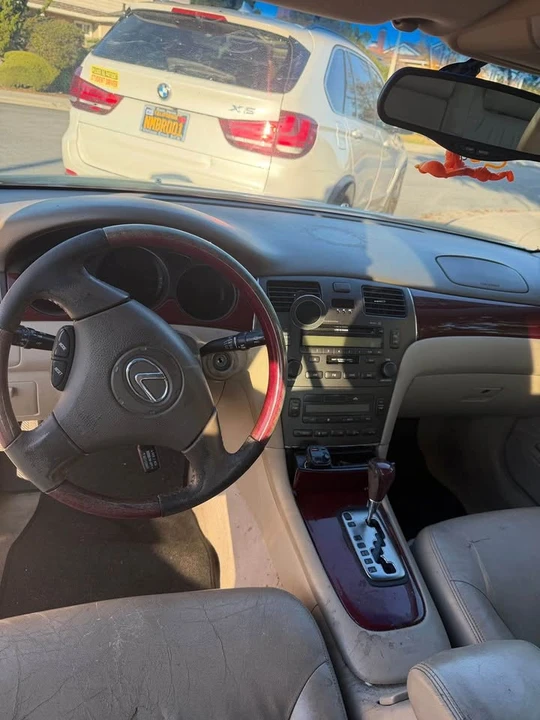 2004 Lexus ES 4th Gen - Image 10 of 15