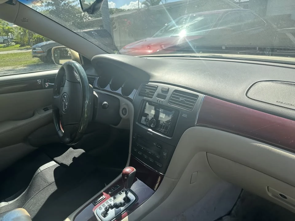 2004 Lexus ES 4th Gen - Image 9 of 19