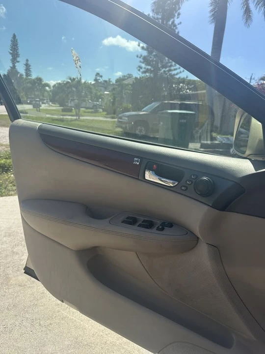 2004 Lexus ES 4th Gen - Image 13 of 19