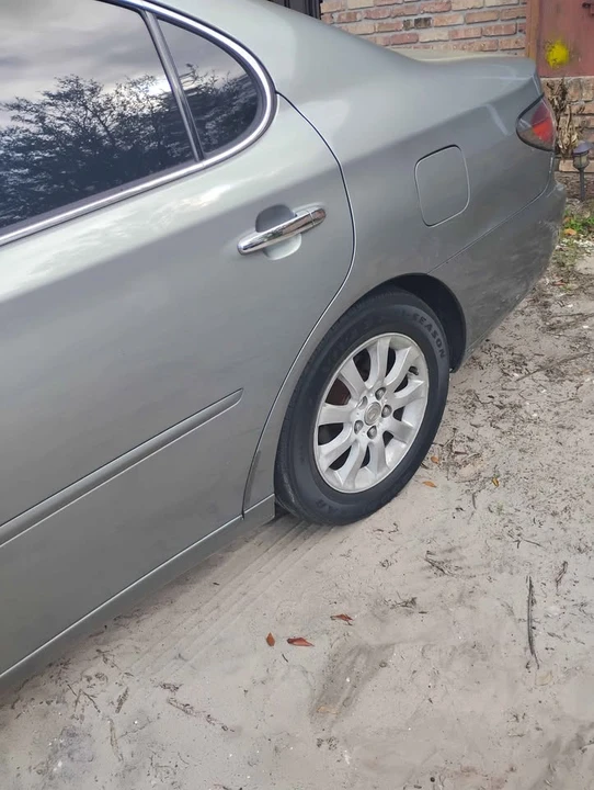 2004 Lexus ES 4th Gen - Image 18 of 20