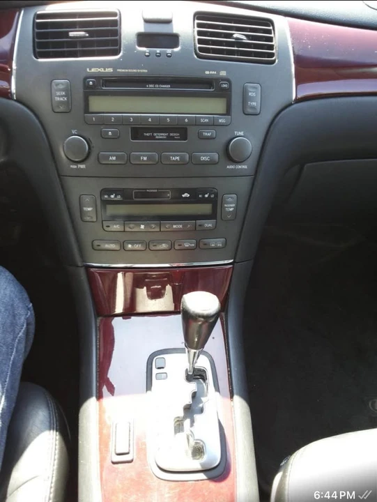 2004 Lexus ES 4th Gen - Image 10 of 15