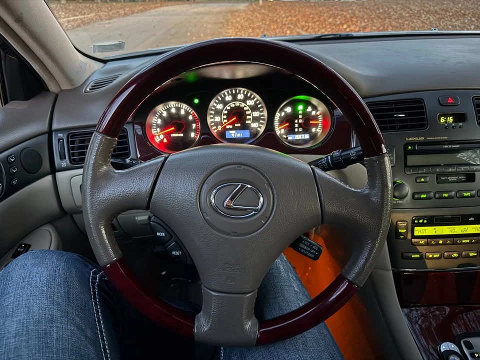 2004 Lexus ES 4th Gen - Image 10 of 20