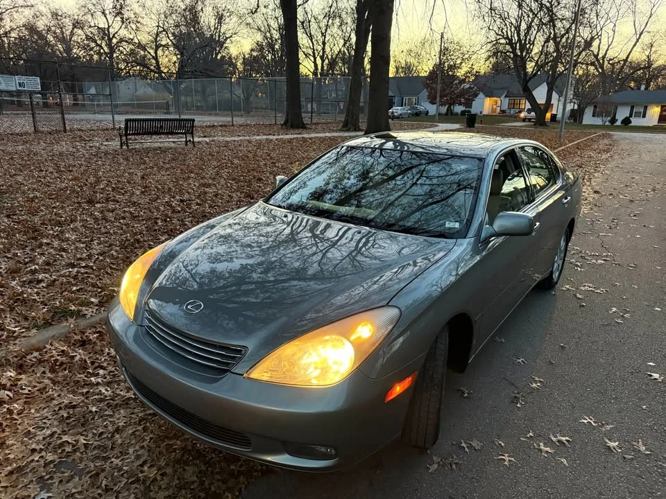 2004 Lexus ES 4th Gen - Image 3 of 20