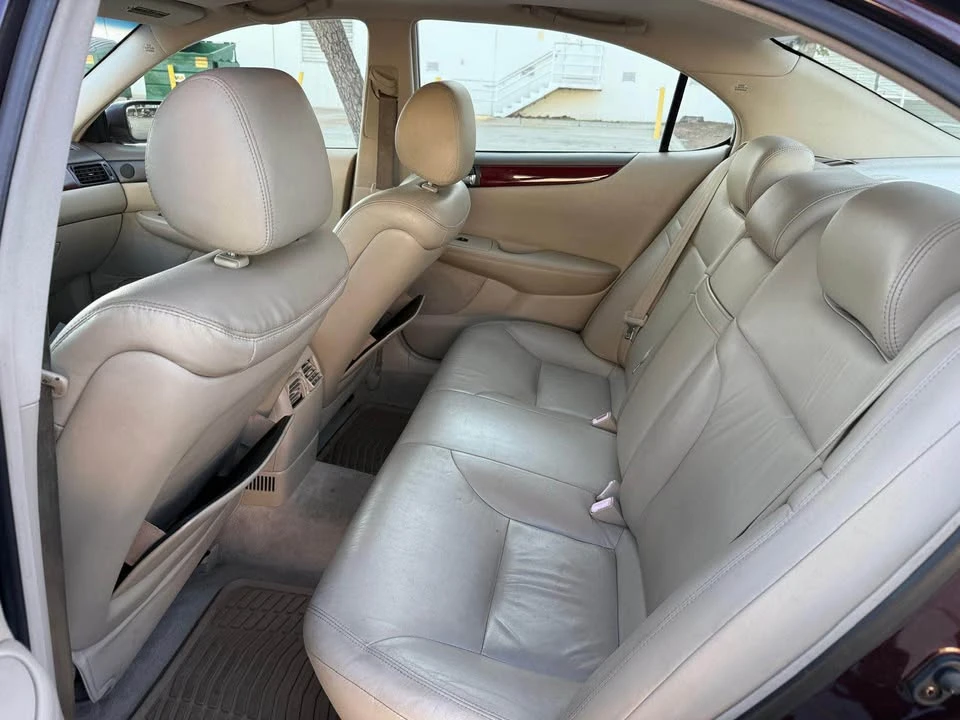 2004 Lexus ES 4th Gen - Image 13 of 18