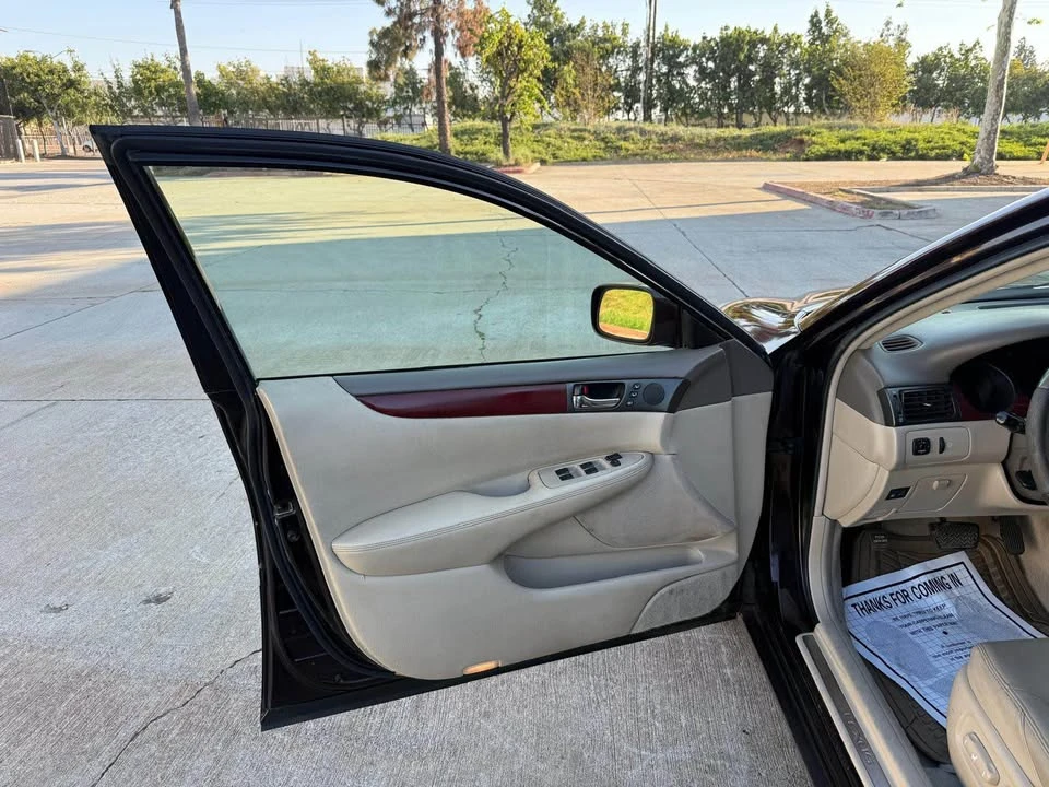 2004 Lexus ES 4th Gen - Image 10 of 18