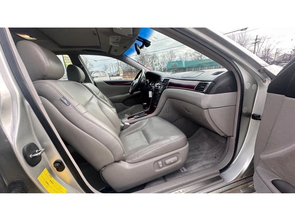 2004 Lexus ES 4th Gen - Image 16 of 20