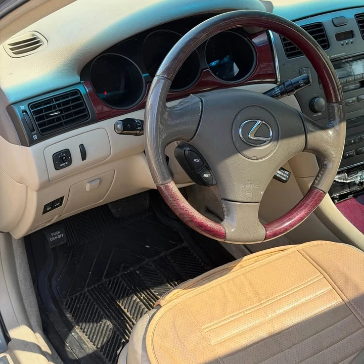 2004 Lexus ES 4th Gen - Image 11 of 12