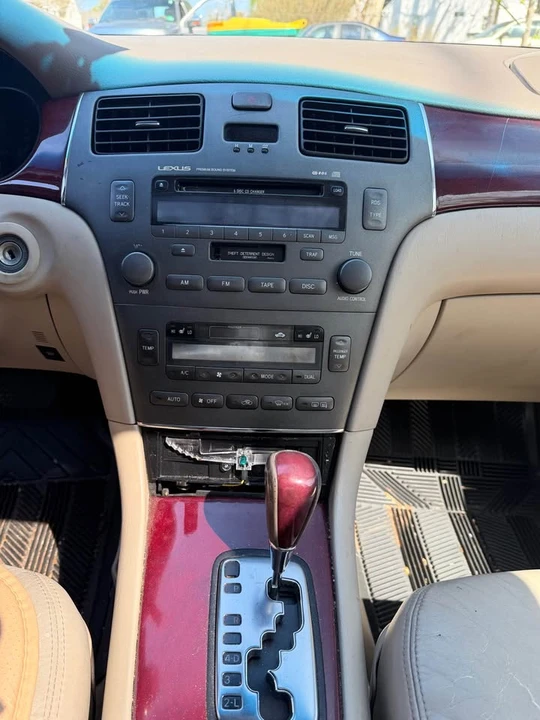 2004 Lexus ES 4th Gen - Image 10 of 12