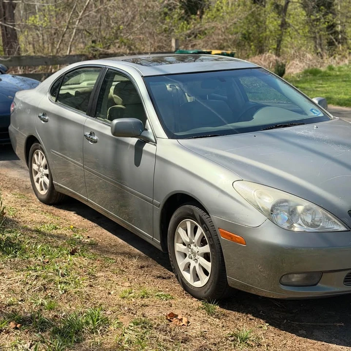 2004 Lexus ES 4th Gen - Image 2 of 12