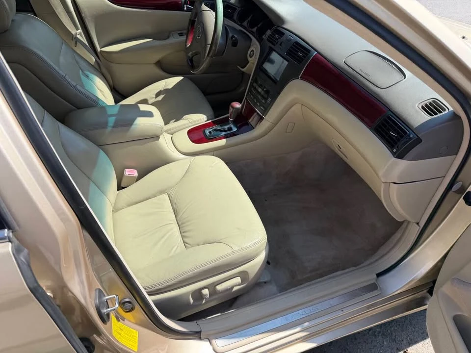 2004 Lexus ES 4th Gen - Image 12 of 17