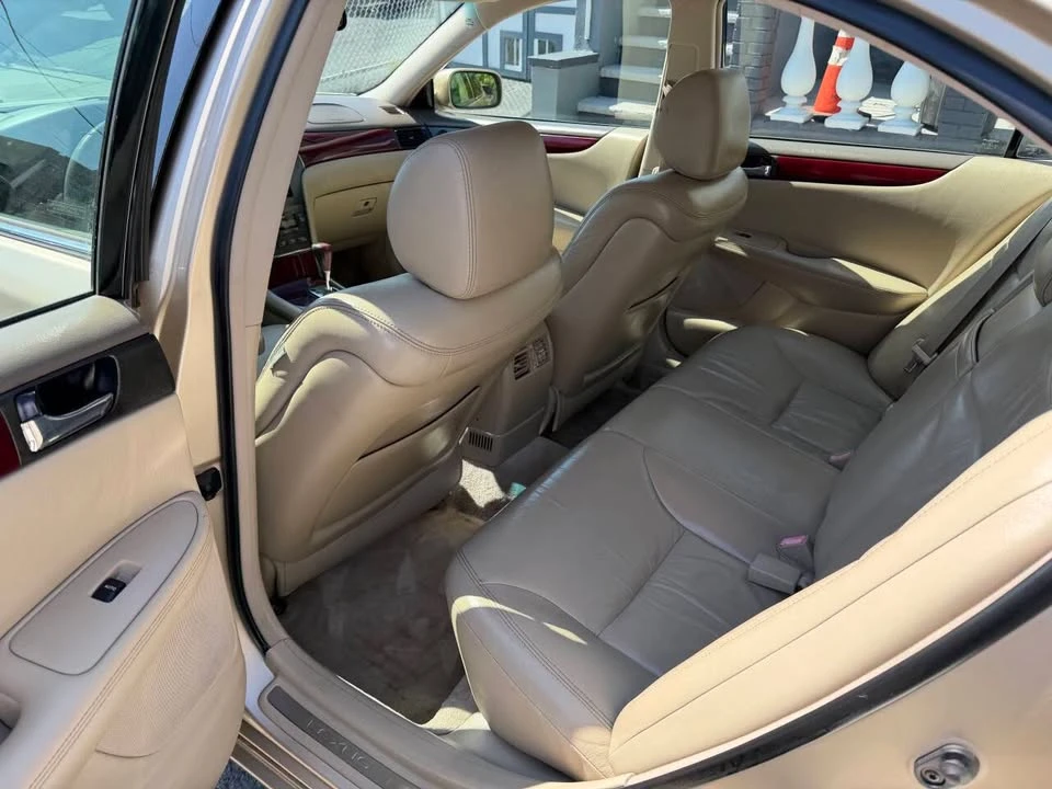 2004 Lexus ES 4th Gen - Image 10 of 17