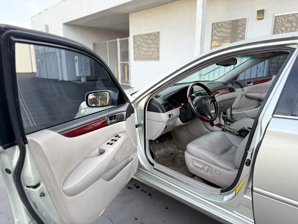 2004 Lexus ES 3rd Gen - Image 10 of 15