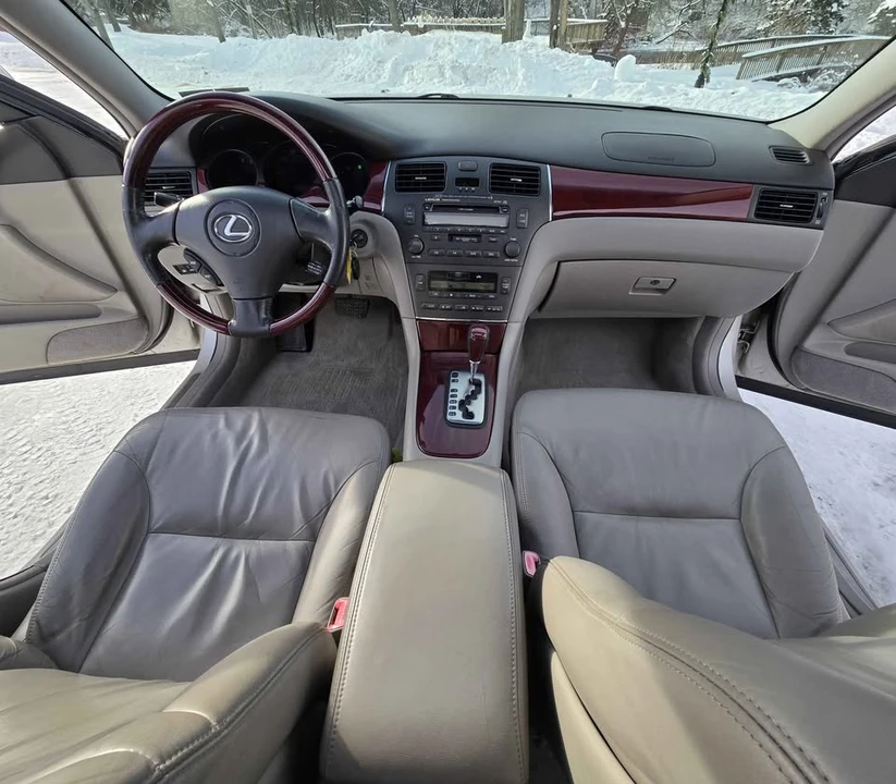 2004 Lexus ES 4th Gen - Image 12 of 19
