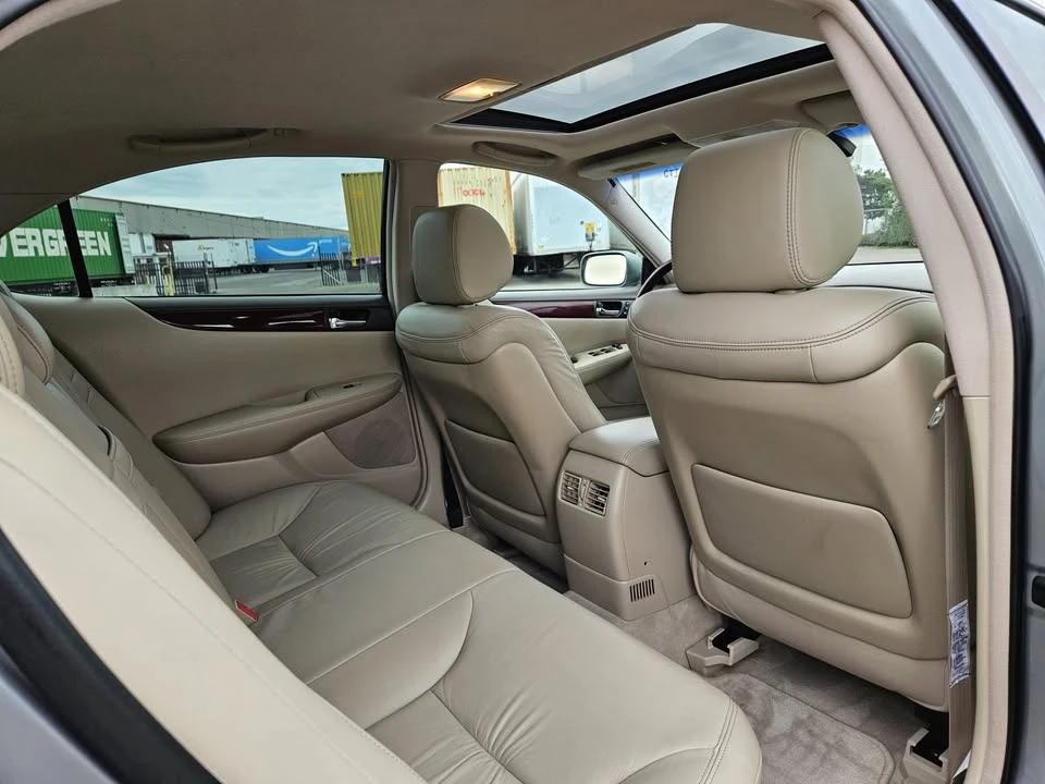 2004 Lexus ES 4th Gen - Image 13 of 20