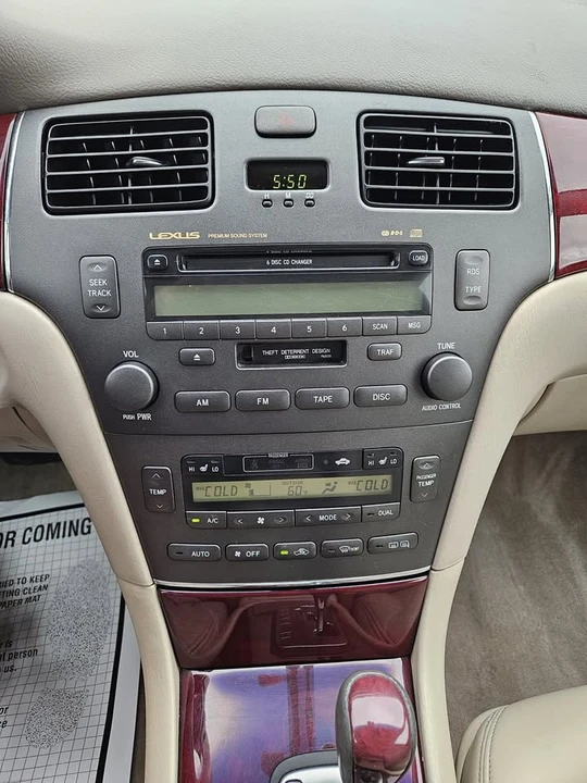2004 Lexus ES 4th Gen - Image 14 of 20