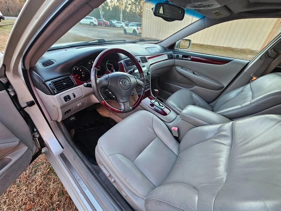 2004 Lexus ES 3rd Gen - Image 8 of 17